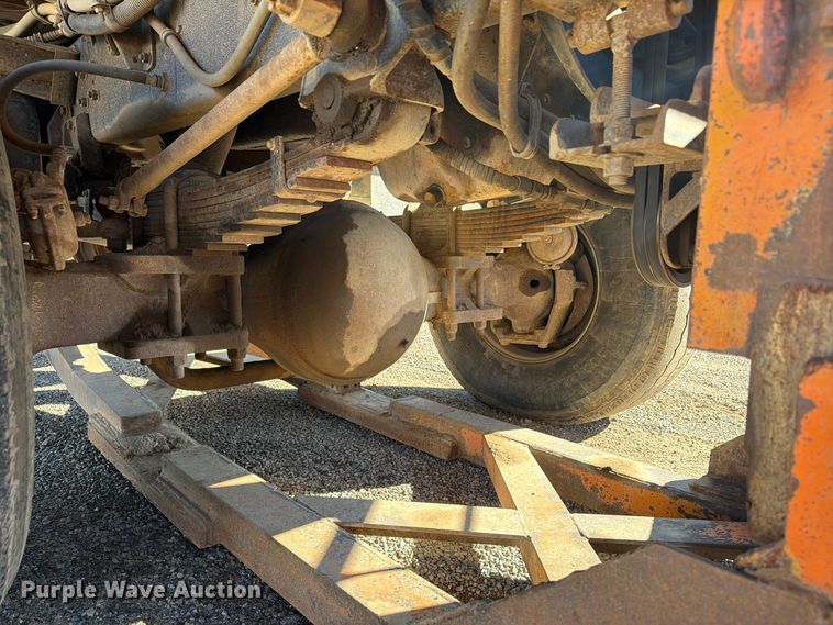 image for item ED0225 1982 International 5070 spreader truck