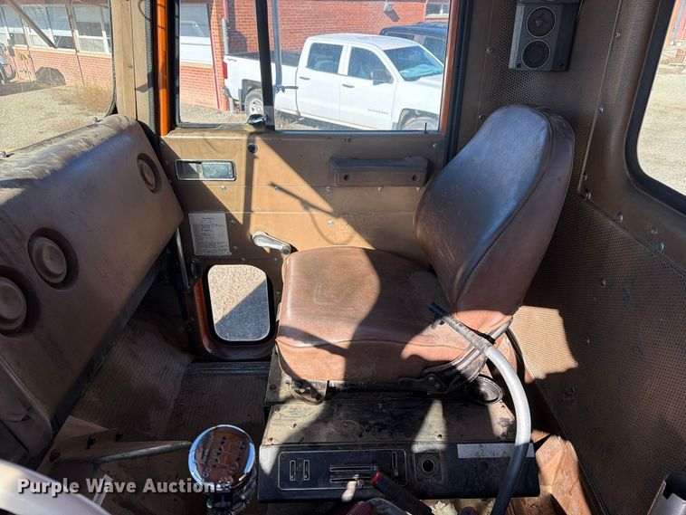 image for item ED0225 1982 International 5070 spreader truck