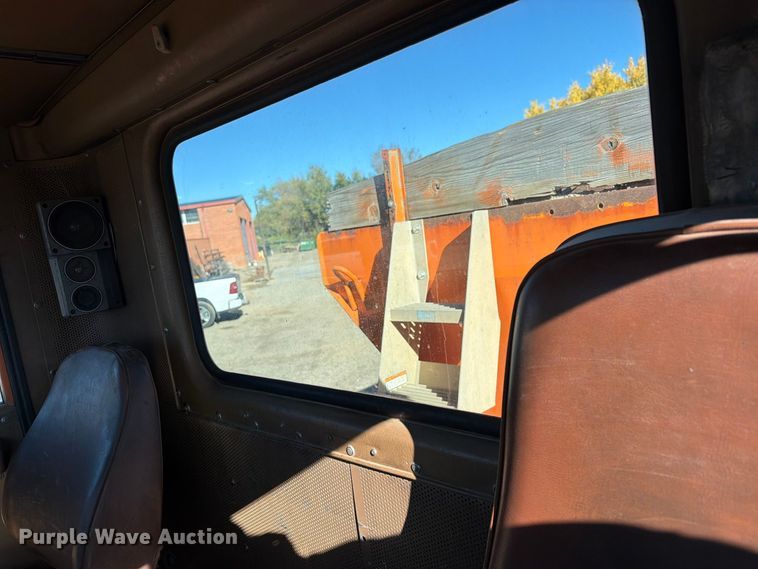 image for item ED0225 1982 International 5070 spreader truck