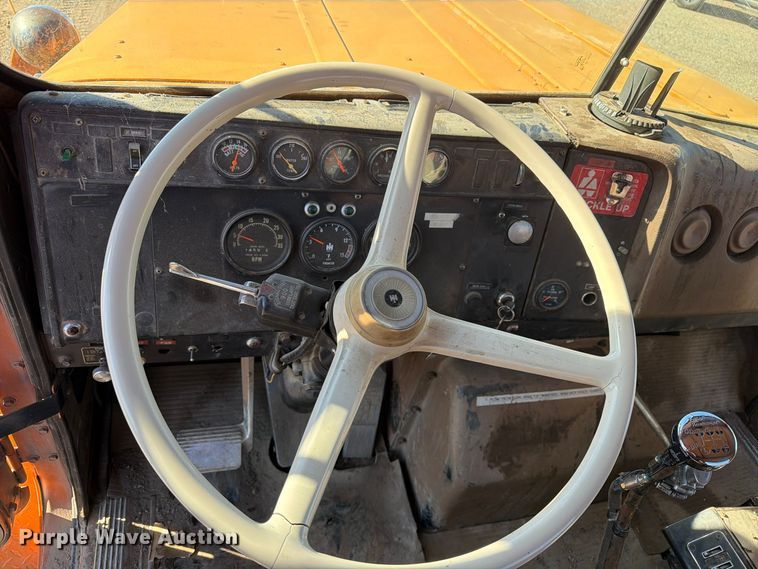 image for item ED0225 1982 International 5070 spreader truck