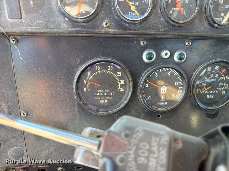 image for item ED0225 1982 International 5070 spreader truck