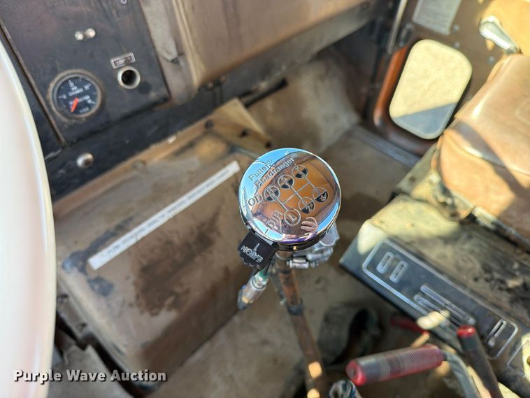 image for item ED0225 1982 International 5070 spreader truck