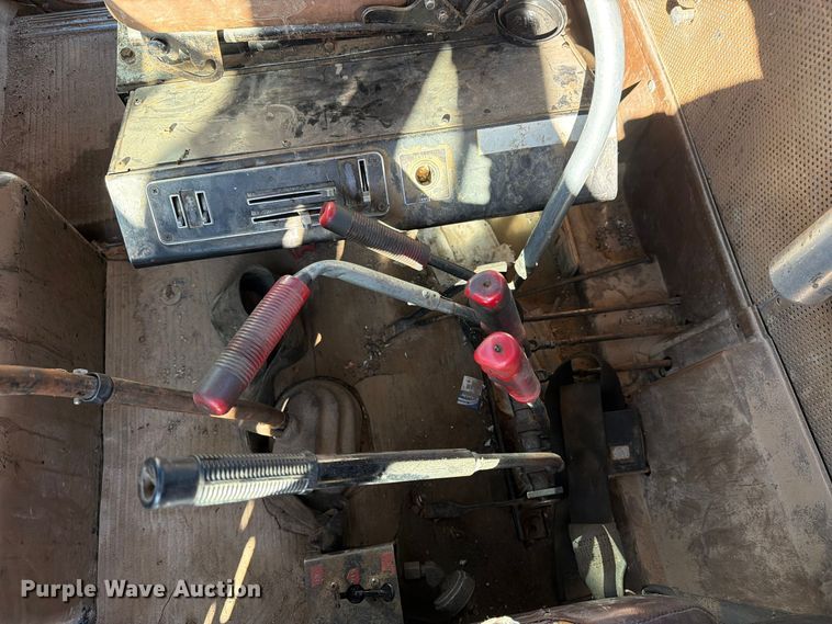 image for item ED0225 1982 International 5070 spreader truck