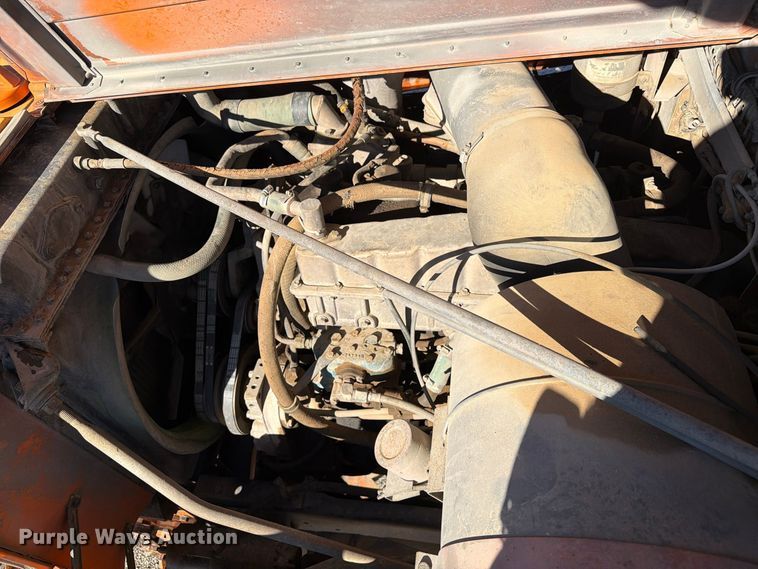 image for item ED0225 1982 International 5070 spreader truck