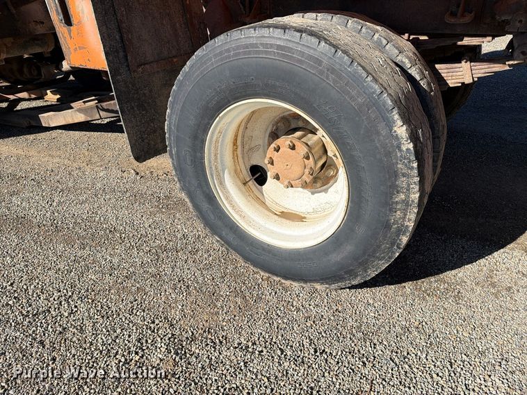 image for item ED0225 1982 International 5070 spreader truck