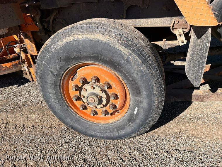 image for item ED0225 1982 International 5070 spreader truck