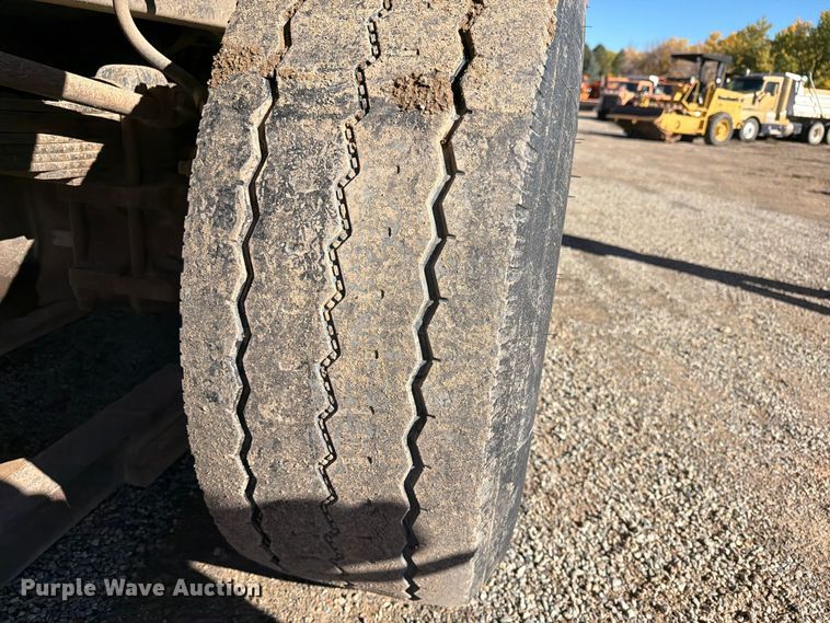 image for item ED0225 1982 International 5070 spreader truck