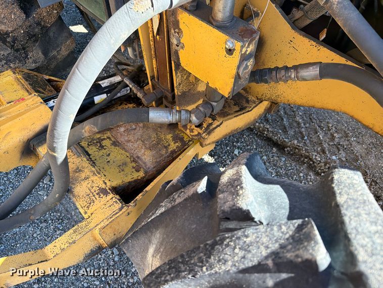 image for item ED0227 1997 John Deere 5500 MFWD tractor