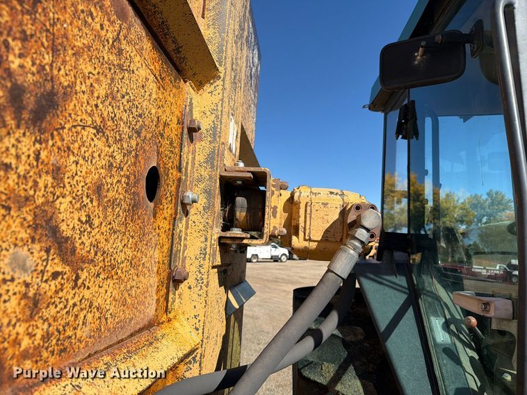 image for item ED0227 1997 John Deere 5500 MFWD tractor