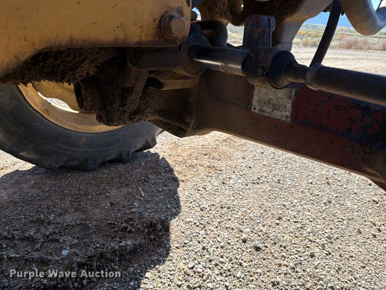 image for item ED0227 1997 John Deere 5500 MFWD tractor
