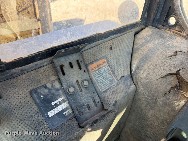image for item ED0227 1997 John Deere 5500 MFWD tractor
