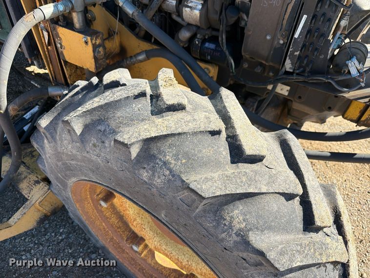 image for item ED0227 1997 John Deere 5500 MFWD tractor