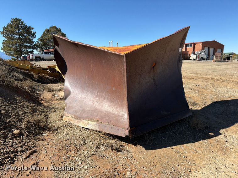 image for item ED0238 Motor grader snow plow