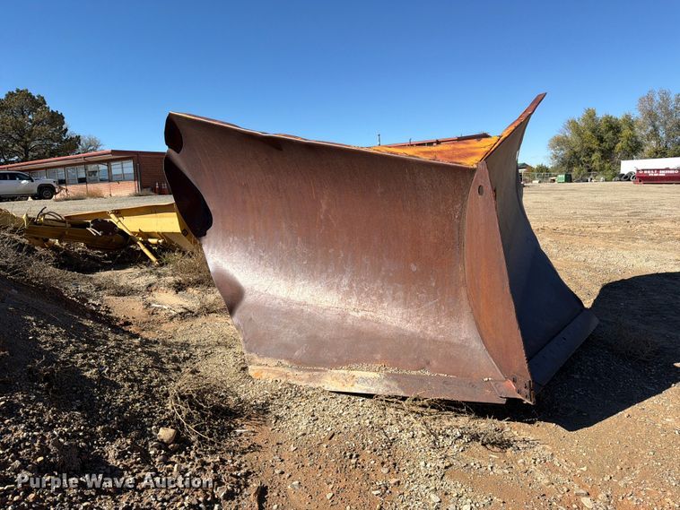 image for item ED0238 Motor grader snow plow