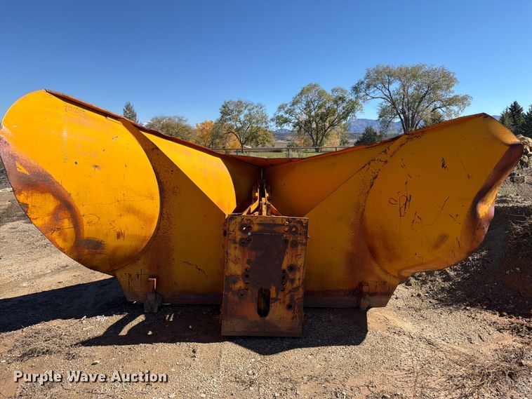 image for item ED0238 Motor grader snow plow