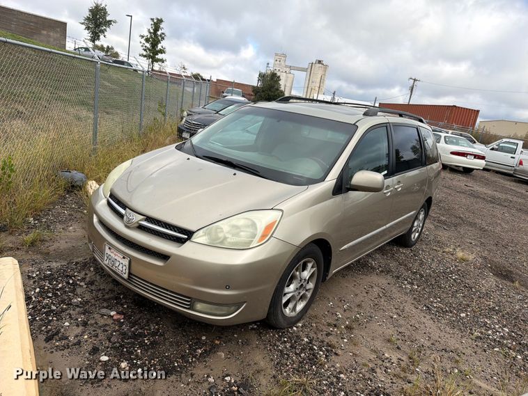 2004 Toyota Sienna van