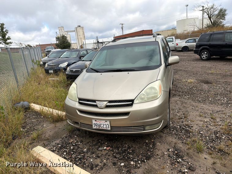 image for item EI7828 2004 Toyota Sienna van