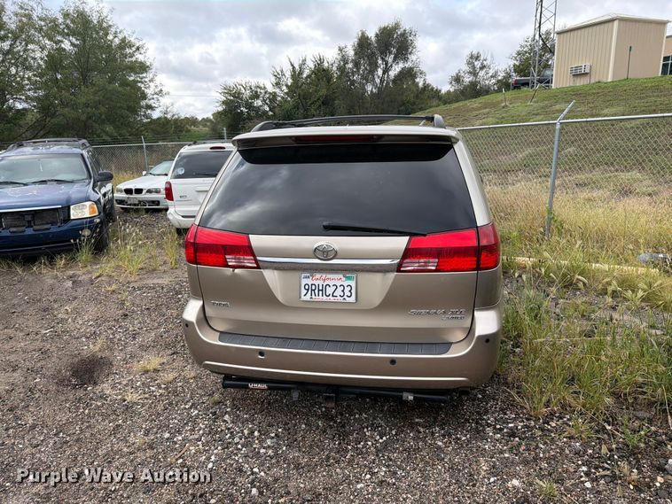 image for item EI7828 2004 Toyota Sienna van