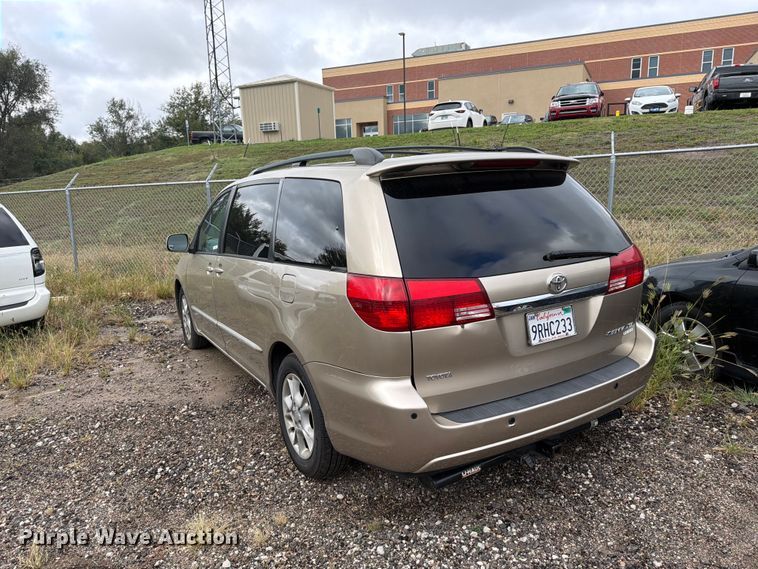 image for item EI7828 2004 Toyota Sienna van