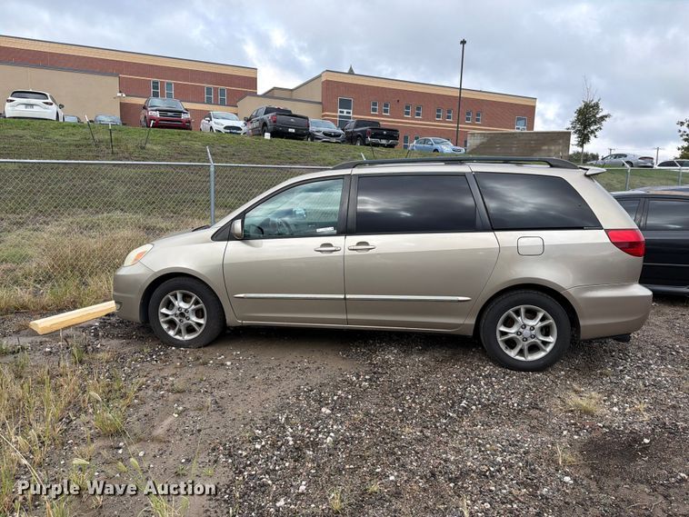image for item EI7828 2004 Toyota Sienna van