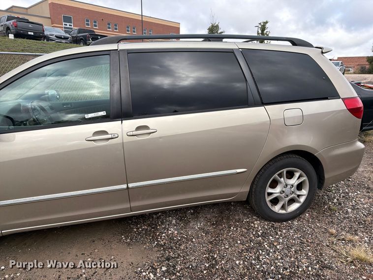 image for item EI7828 2004 Toyota Sienna van