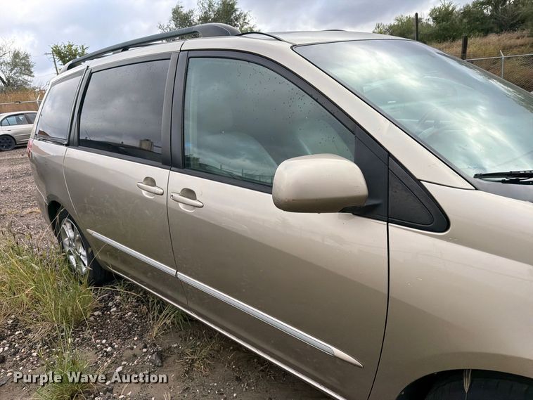 image for item EI7828 2004 Toyota Sienna van