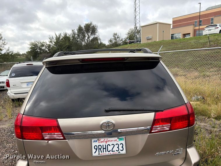 image for item EI7828 2004 Toyota Sienna van