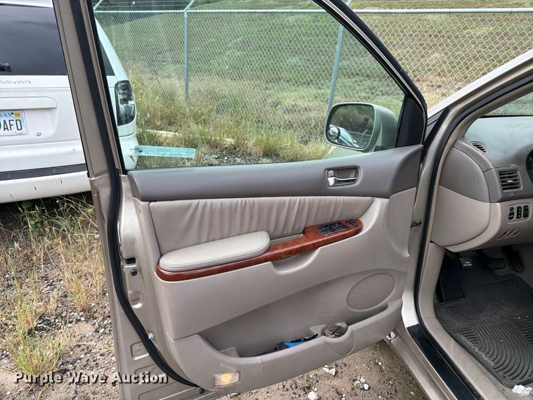 image for item EI7828 2004 Toyota Sienna van