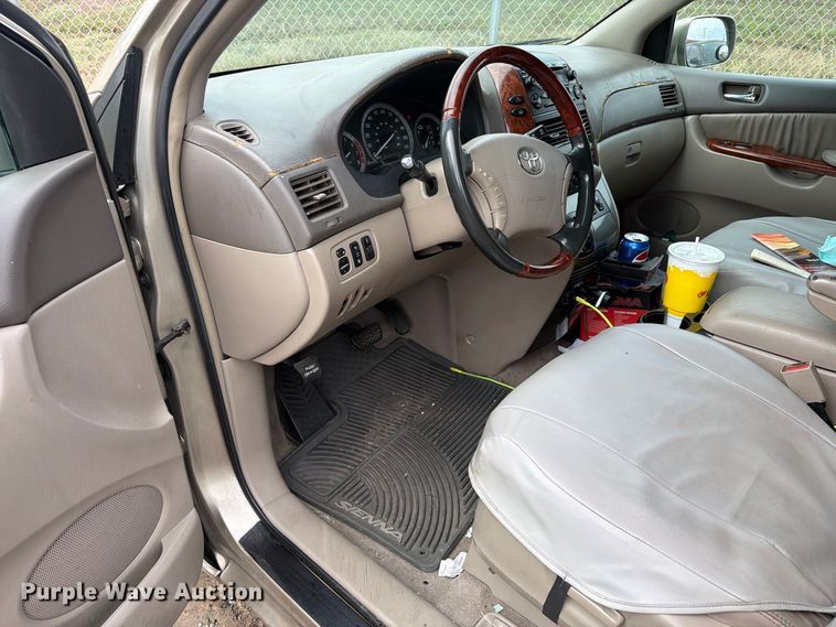 image for item EI7828 2004 Toyota Sienna van