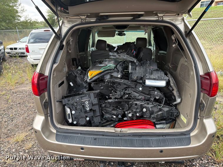 image for item EI7828 2004 Toyota Sienna van