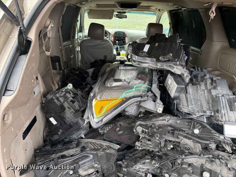 image for item EI7828 2004 Toyota Sienna van
