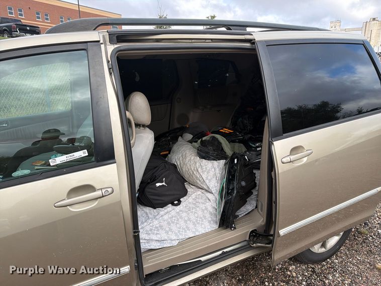 image for item EI7828 2004 Toyota Sienna van