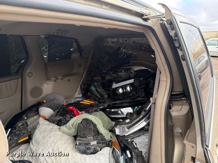 image for item EI7828 2004 Toyota Sienna van