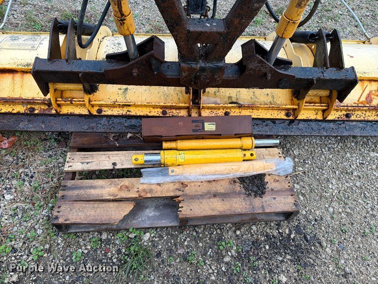 image for item EL1123 Meyer 8' W snow plow