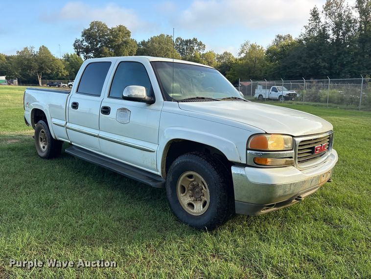 image for item ES8290 2002 GMC Sierra 1500 Crew Cab pickup truck