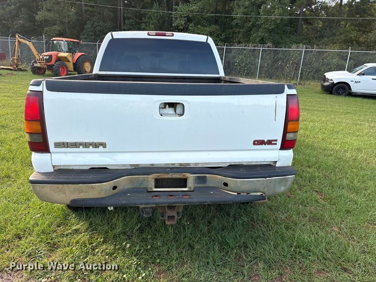 image for item ES8290 2002 GMC Sierra 1500 Crew Cab pickup truck