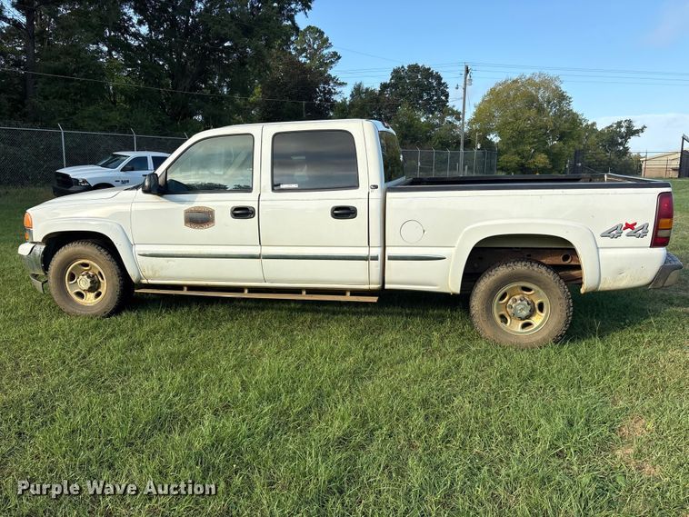 image for item ES8290 2002 GMC Sierra 1500 Crew Cab pickup truck