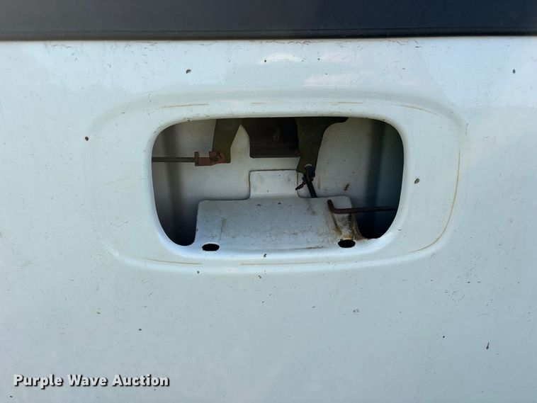 image for item ES8290 2002 GMC Sierra 1500 Crew Cab pickup truck