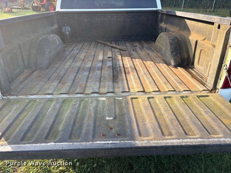 image for item ES8290 2002 GMC Sierra 1500 Crew Cab pickup truck