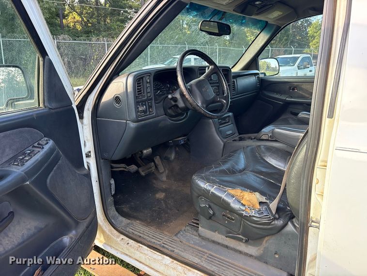 image for item ES8290 2002 GMC Sierra 1500 Crew Cab pickup truck