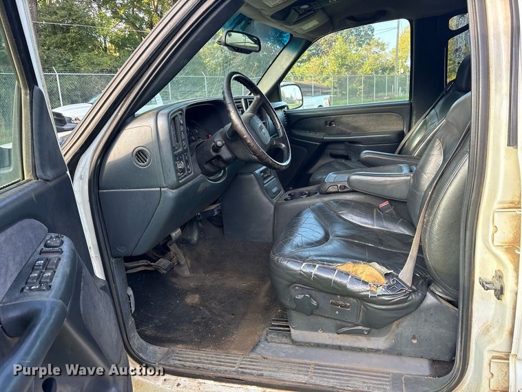 image for item ES8290 2002 GMC Sierra 1500 Crew Cab pickup truck