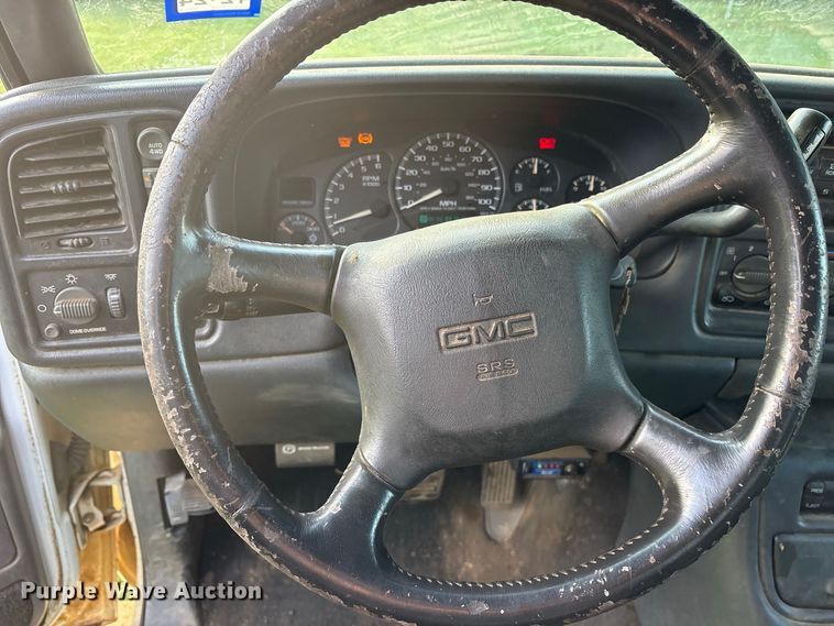 image for item ES8290 2002 GMC Sierra 1500 Crew Cab pickup truck