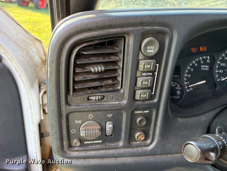 image for item ES8290 2002 GMC Sierra 1500 Crew Cab pickup truck