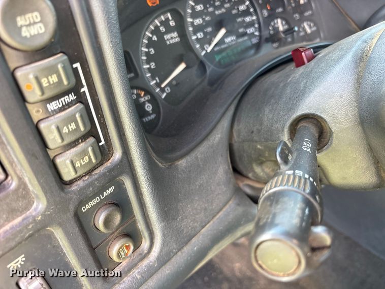 image for item ES8290 2002 GMC Sierra 1500 Crew Cab pickup truck