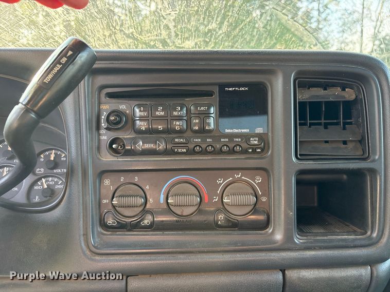 image for item ES8290 2002 GMC Sierra 1500 Crew Cab pickup truck