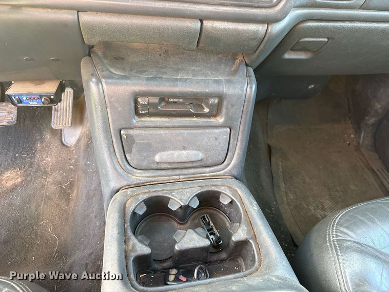 image for item ES8290 2002 GMC Sierra 1500 Crew Cab pickup truck
