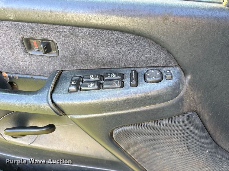 image for item ES8290 2002 GMC Sierra 1500 Crew Cab pickup truck