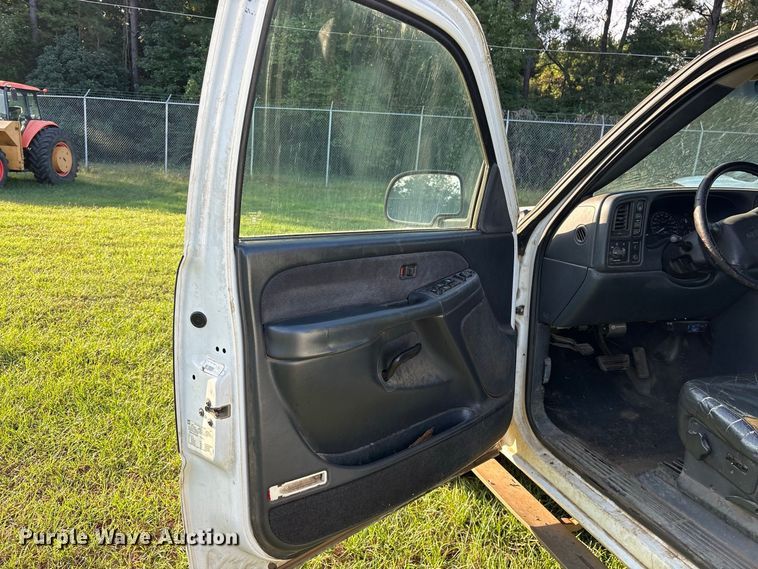 image for item ES8290 2002 GMC Sierra 1500 Crew Cab pickup truck