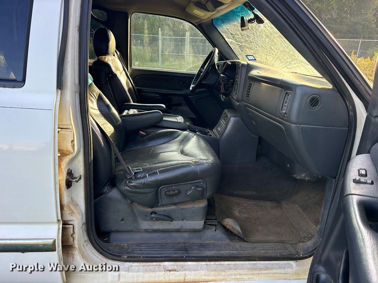 image for item ES8290 2002 GMC Sierra 1500 Crew Cab pickup truck