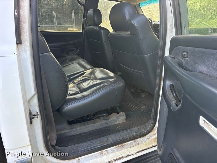 image for item ES8290 2002 GMC Sierra 1500 Crew Cab pickup truck